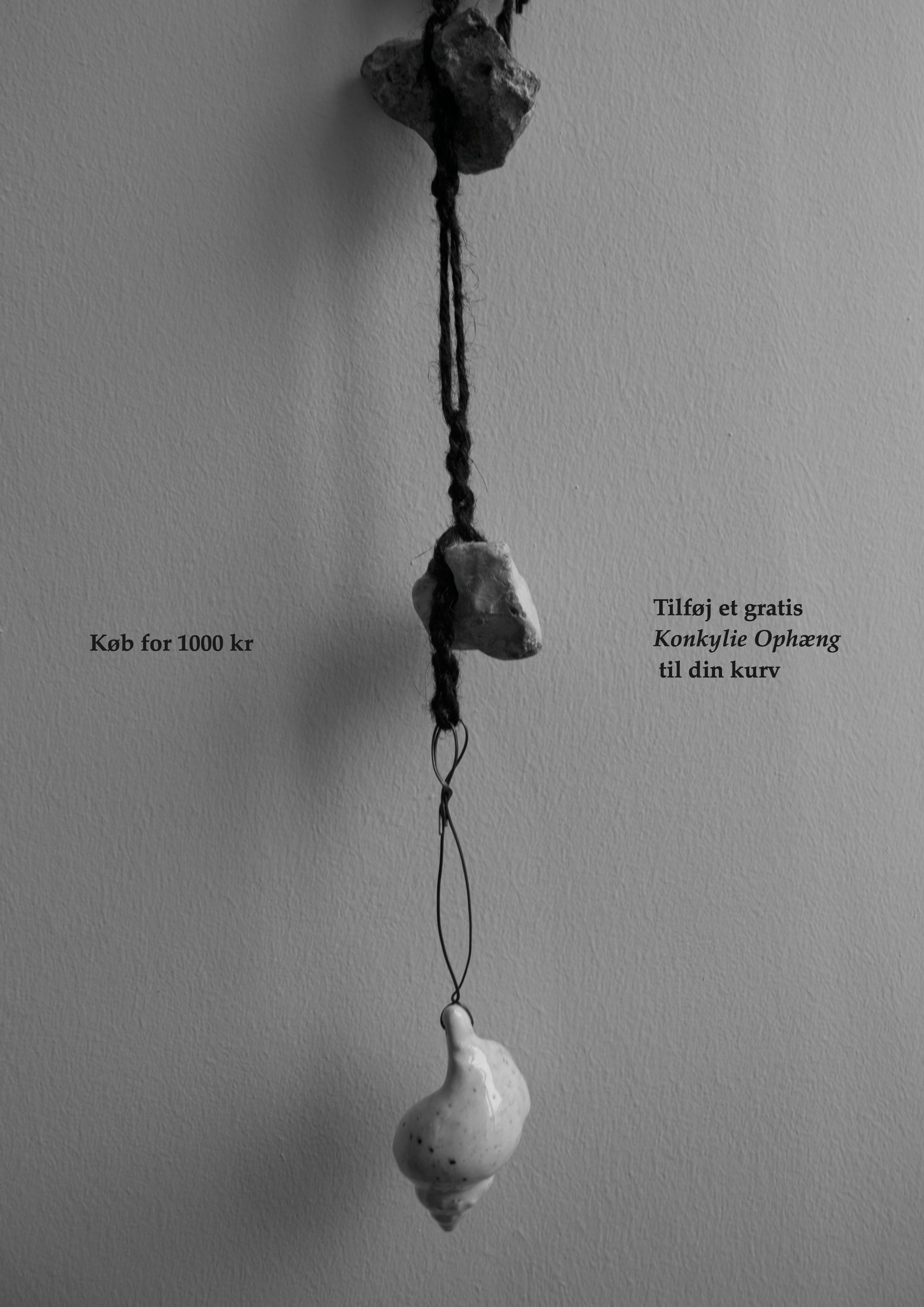 Gratis gave til dig. Køb for 1000 kr og få gratis keramik. Konkylie Ophæng tilbud. 